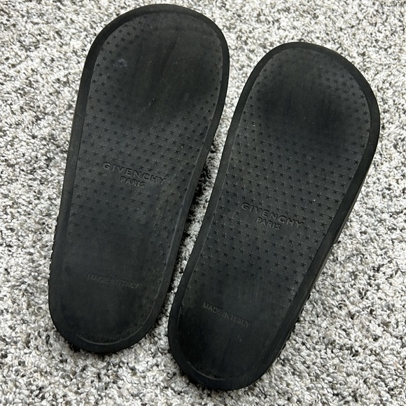 Givenchy Logo Slide 'Black' - Picture 5 of 6